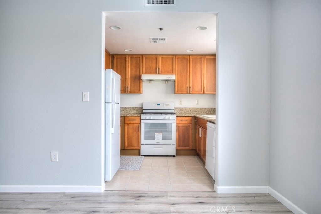 580 W Main - Photo 14