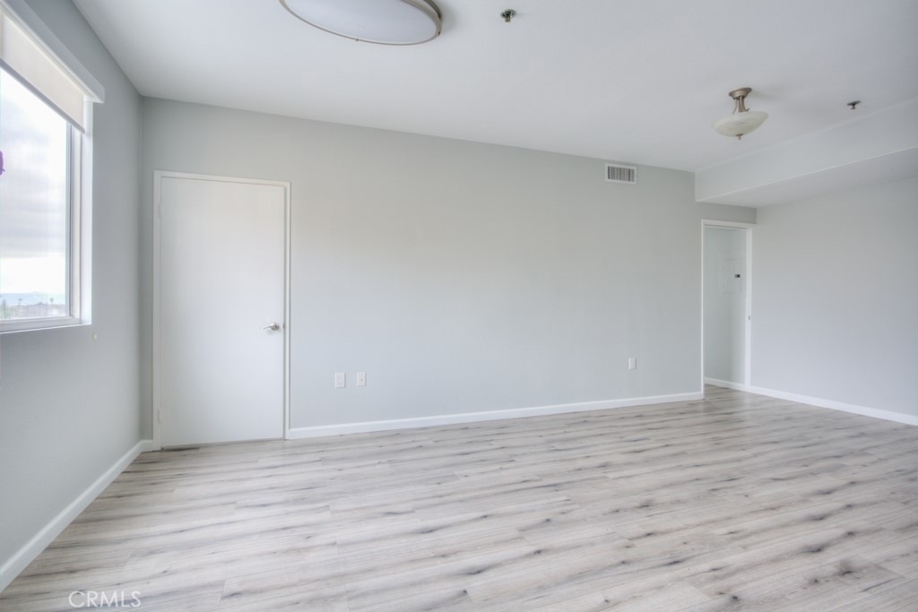 580 W Main - Photo 8