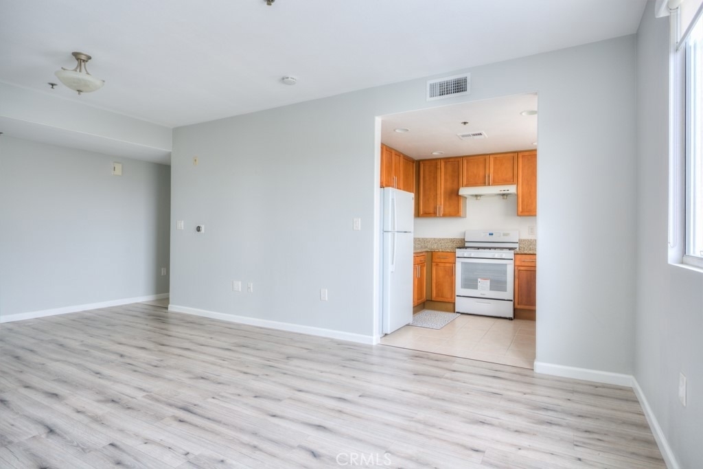 580 W Main - Photo 11