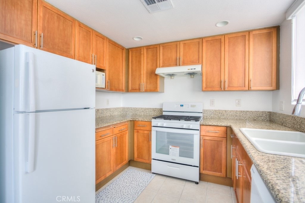 580 W Main - Photo 16