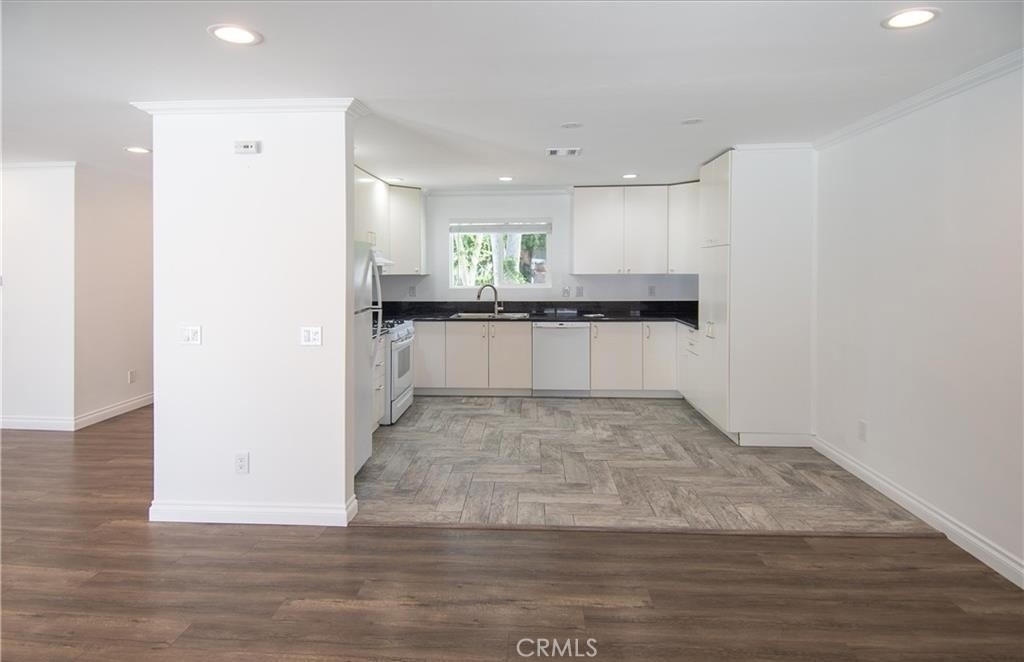 7445 Hesperia Avenue - Photo 5