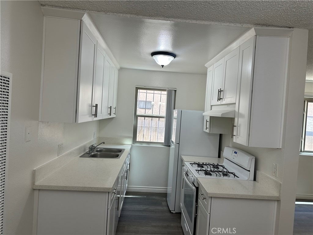 7055 Etiwanda Avenue - Photo 5