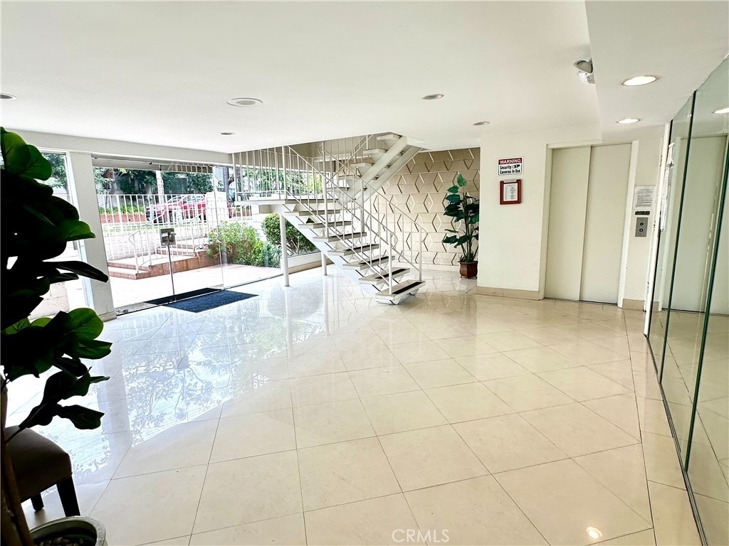 423 S Rexford Drive - Photo 3
