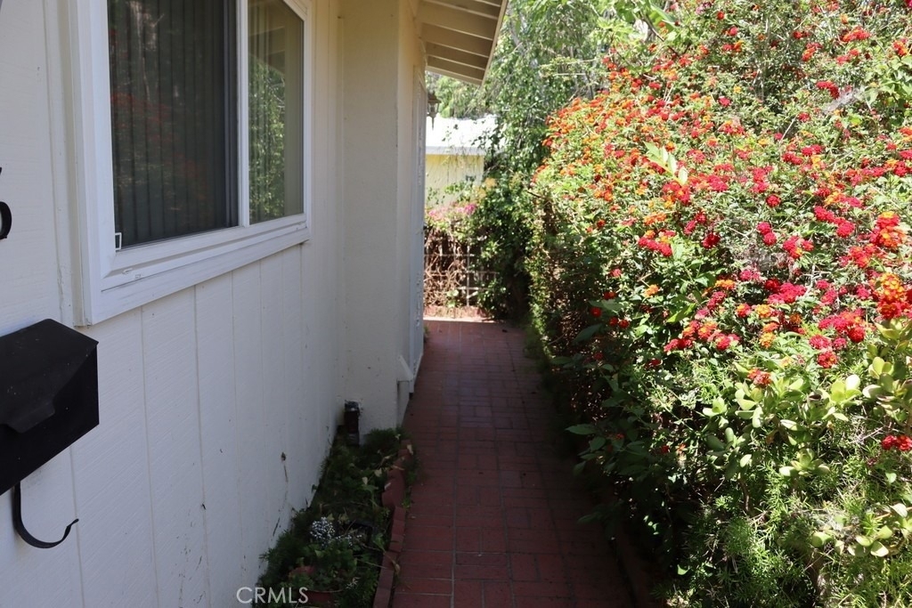 18616 Lassen Street - Photo 3
