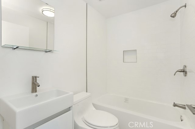 6745 Laurel Canyon Boulevard - Photo 4