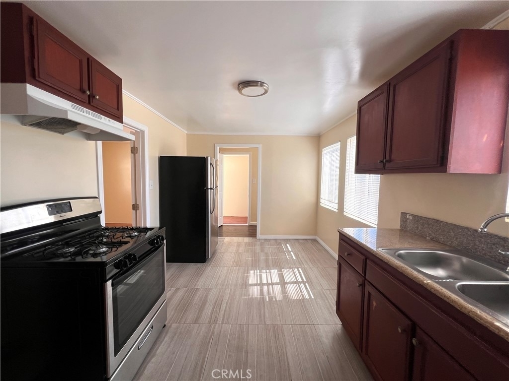 12924 Prairie Avenue - Photo 5