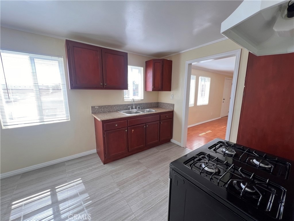 12924 Prairie Avenue - Photo 6