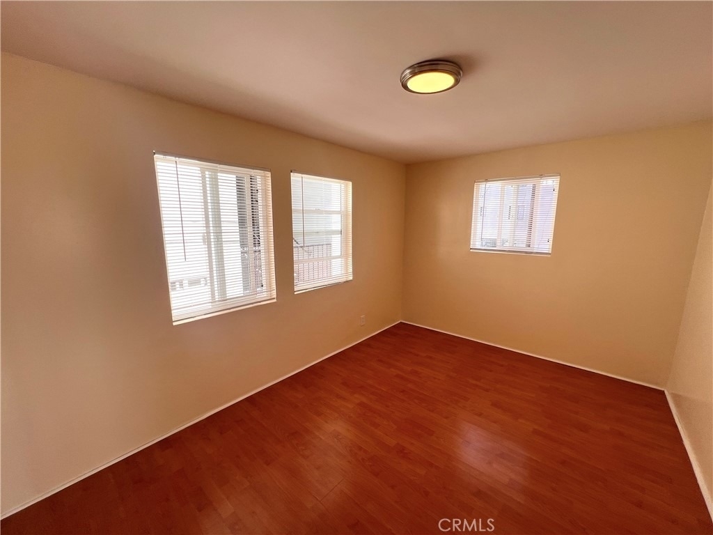12924 Prairie Avenue - Photo 7