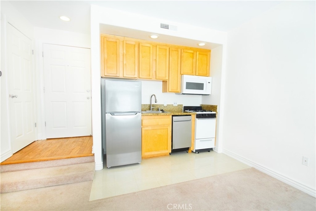 3662 Clarington - Photo 18