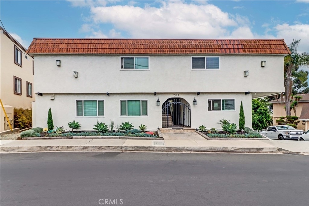 207 W Marquita - Photo 0