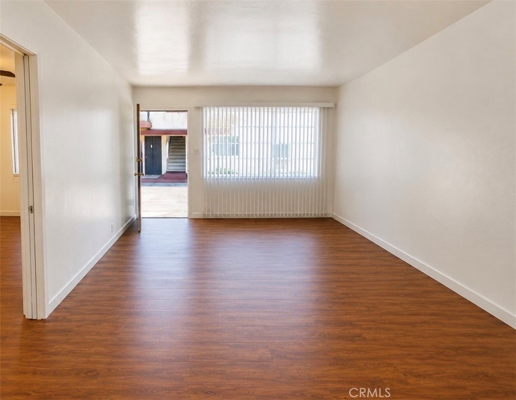 15226 Normandie - Photo 14