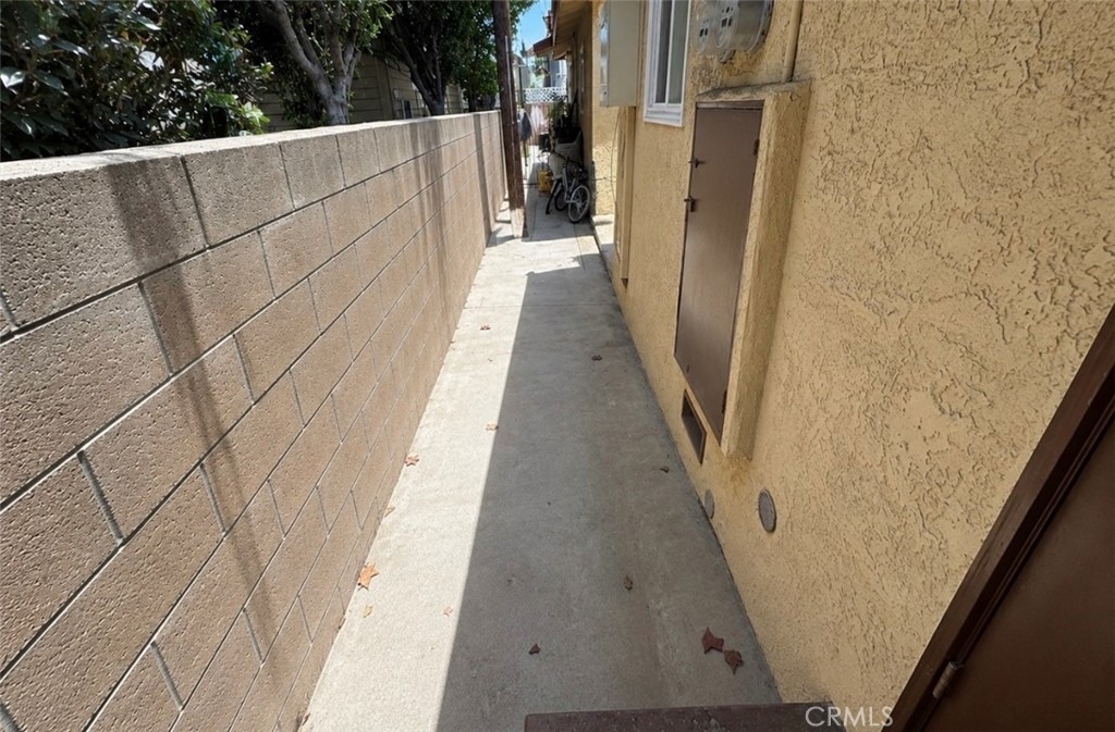 15226 Normandie - Photo 22