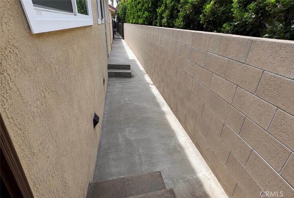 15226 Normandie - Photo 21