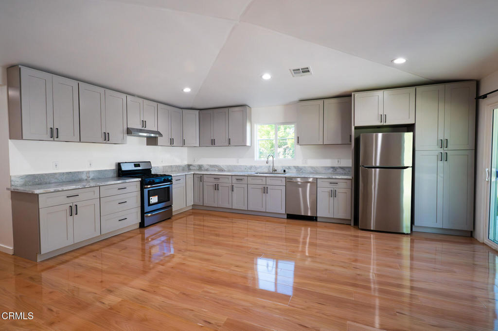 270 E Penn Street - Photo 0