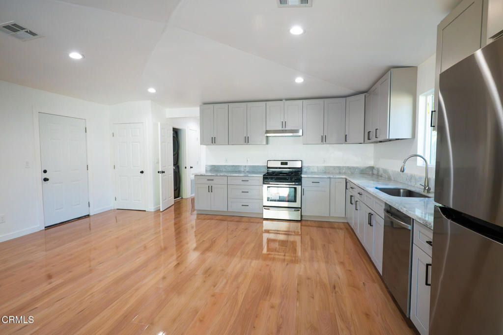270 E Penn Street - Photo 4