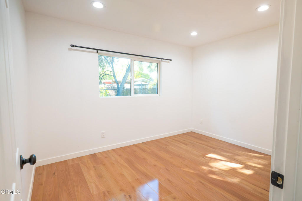 270 E Penn Street - Photo 11