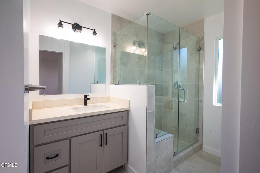 270 E Penn Street - Photo 9