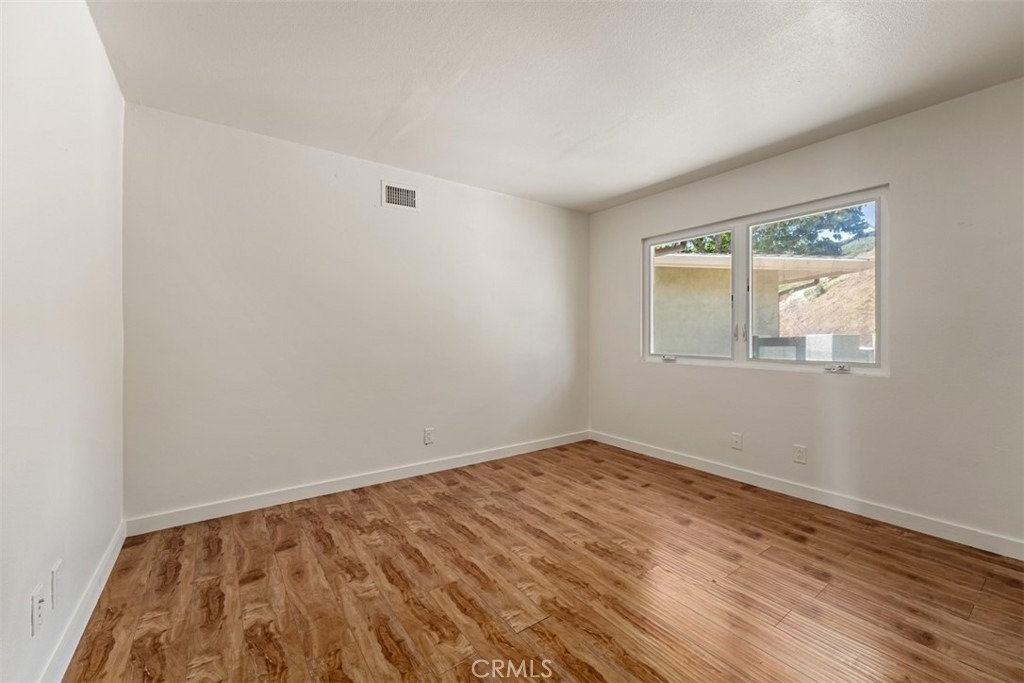 23932 Flores Avenue - Photo 20
