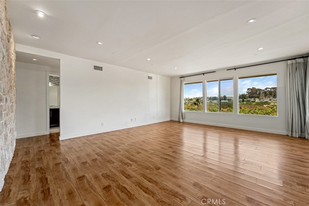 23932 Flores Avenue - Photo 7