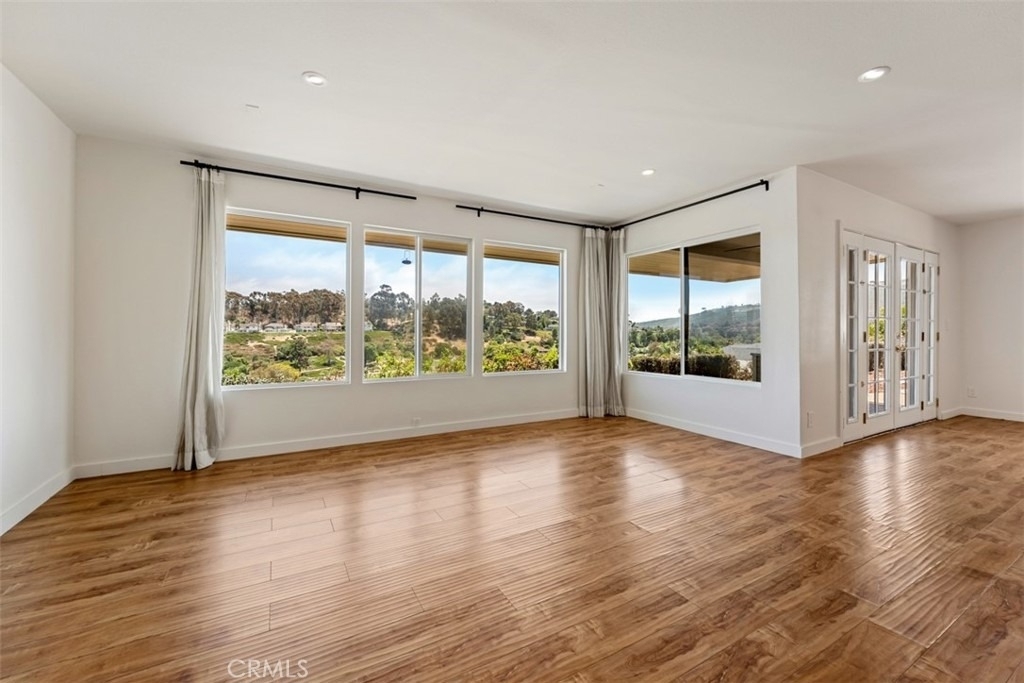 23932 Flores Avenue - Photo 8