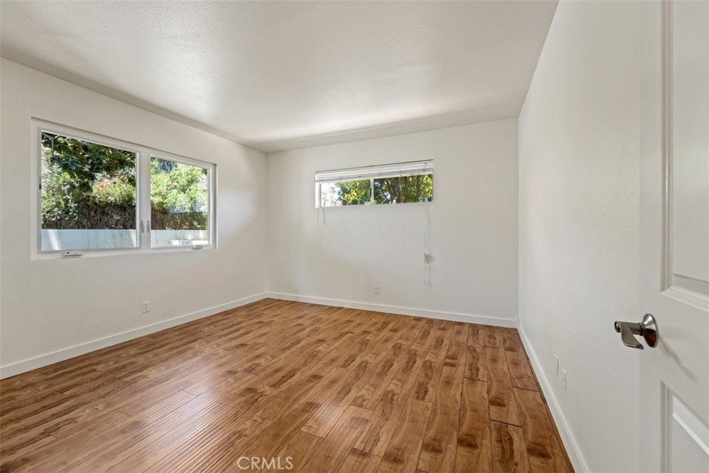 23932 Flores Avenue - Photo 22
