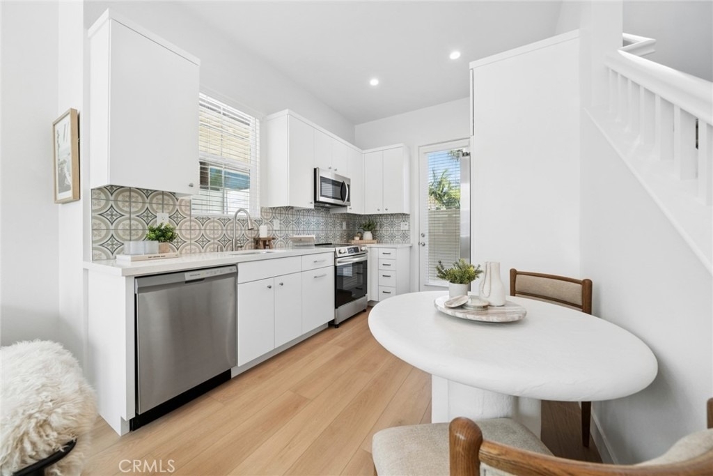 374 Hamilton St - Photo 2