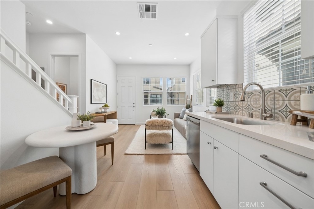 374 Hamilton St - Photo 4