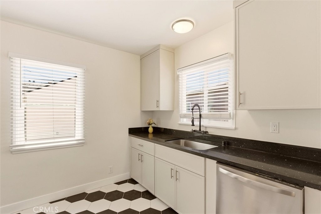 2151 Euclid Avenue - Photo 7