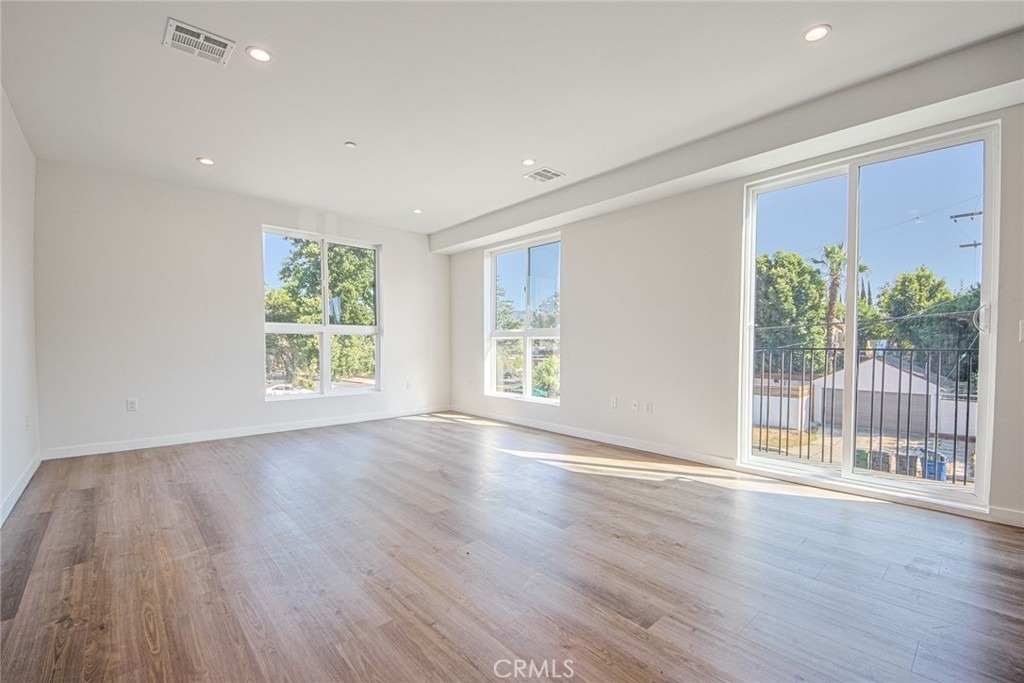 10719 Addison Street - Photo 7