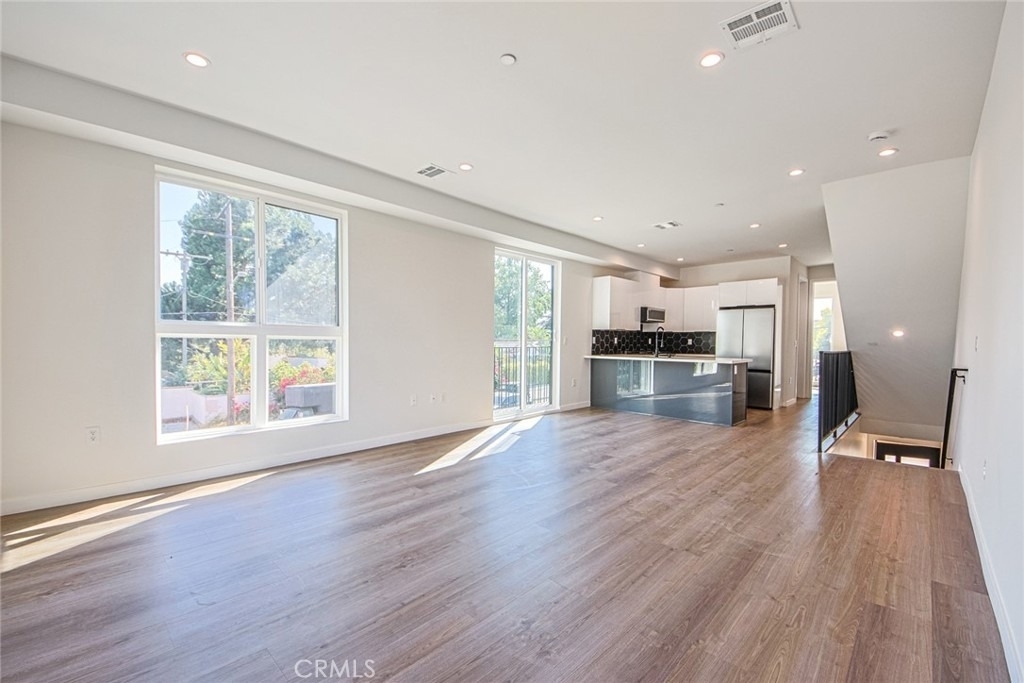 10719 Addison Street - Photo 6