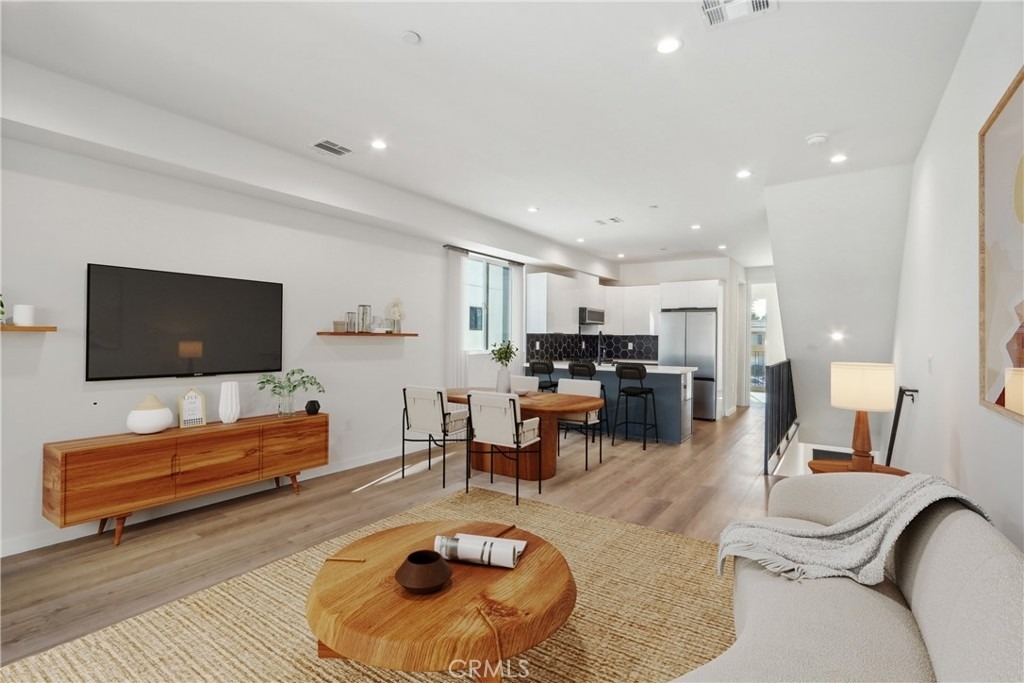 10719 Addison Street - Photo 3