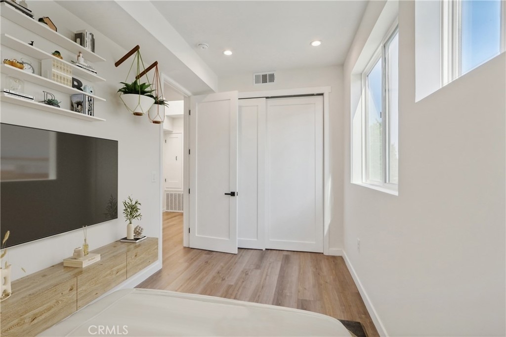 10719 Addison Street - Photo 21