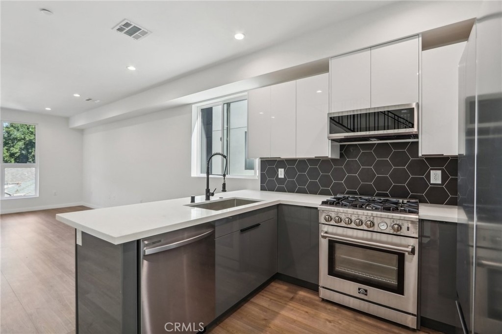 10719 Addison Street - Photo 9