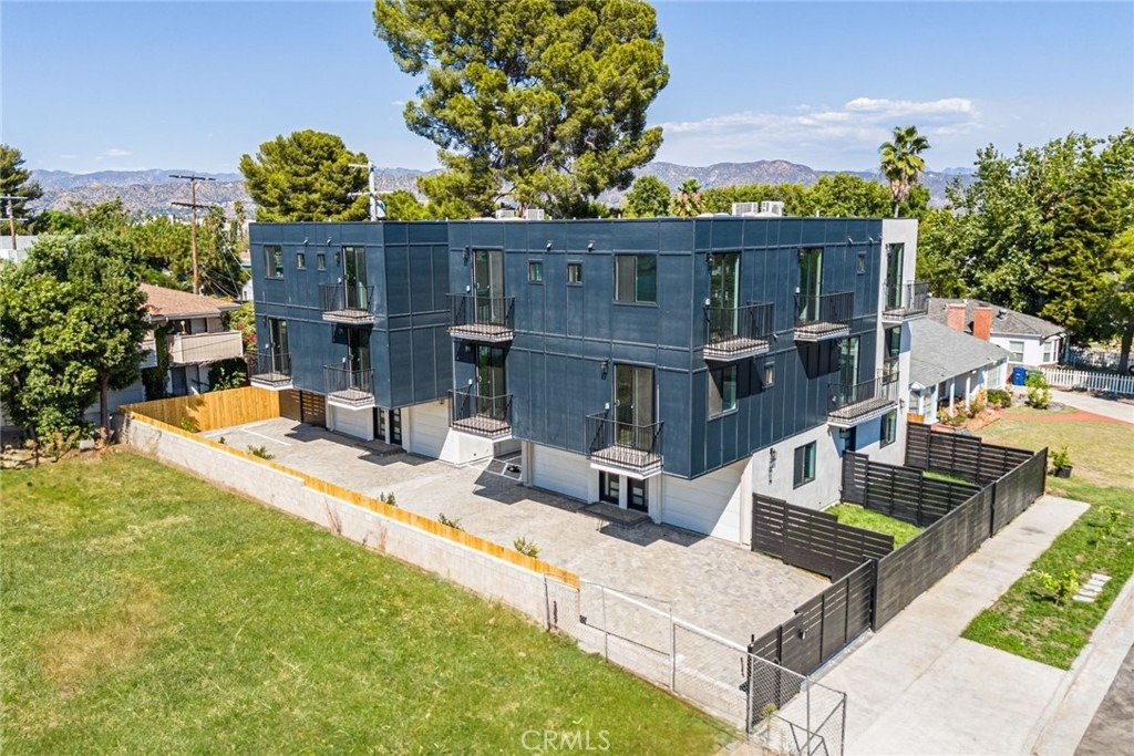 10719 Addison Street - Photo 13