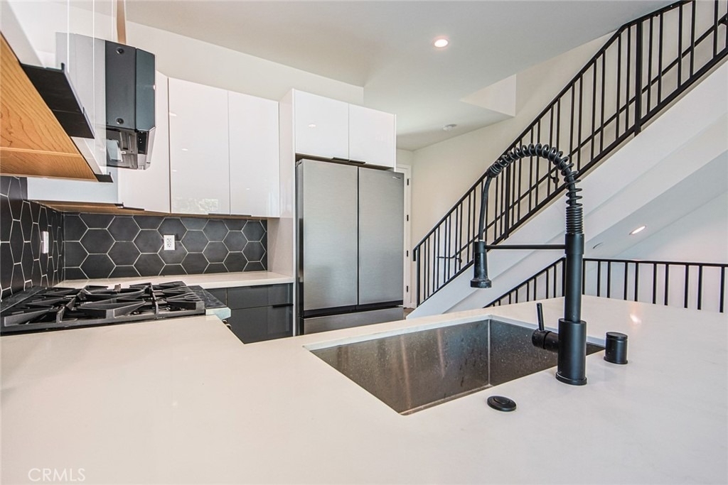 10719 Addison Street - Photo 25