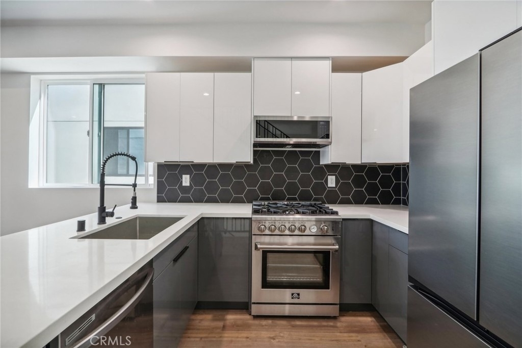 10719 Addison Street - Photo 8
