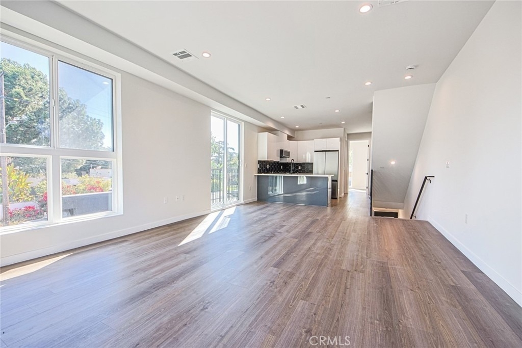 10719 Addison Street - Photo 5