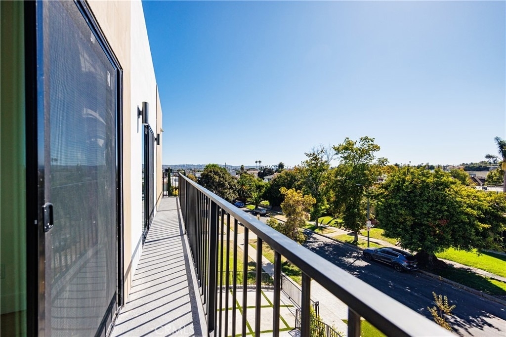 1332 S Longwood Avenue - Photo 32