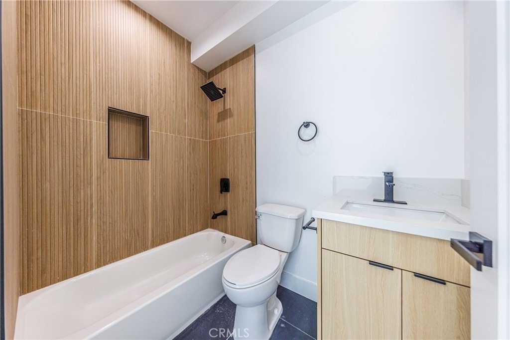 1332 S Longwood Avenue - Photo 40