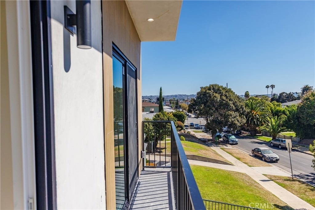 1332 S Longwood Avenue - Photo 17
