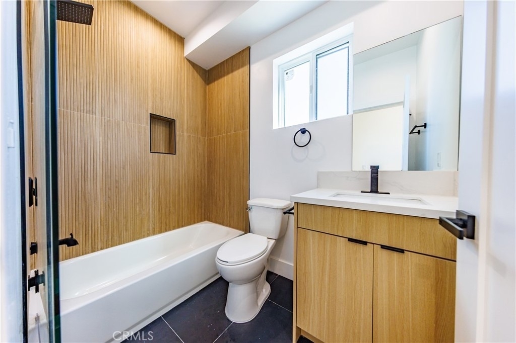 1332 S Longwood Avenue - Photo 22