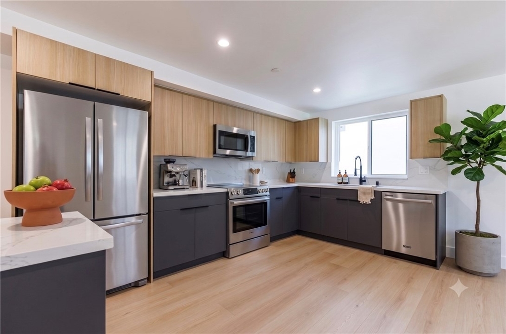 1332 S Longwood Avenue - Photo 2