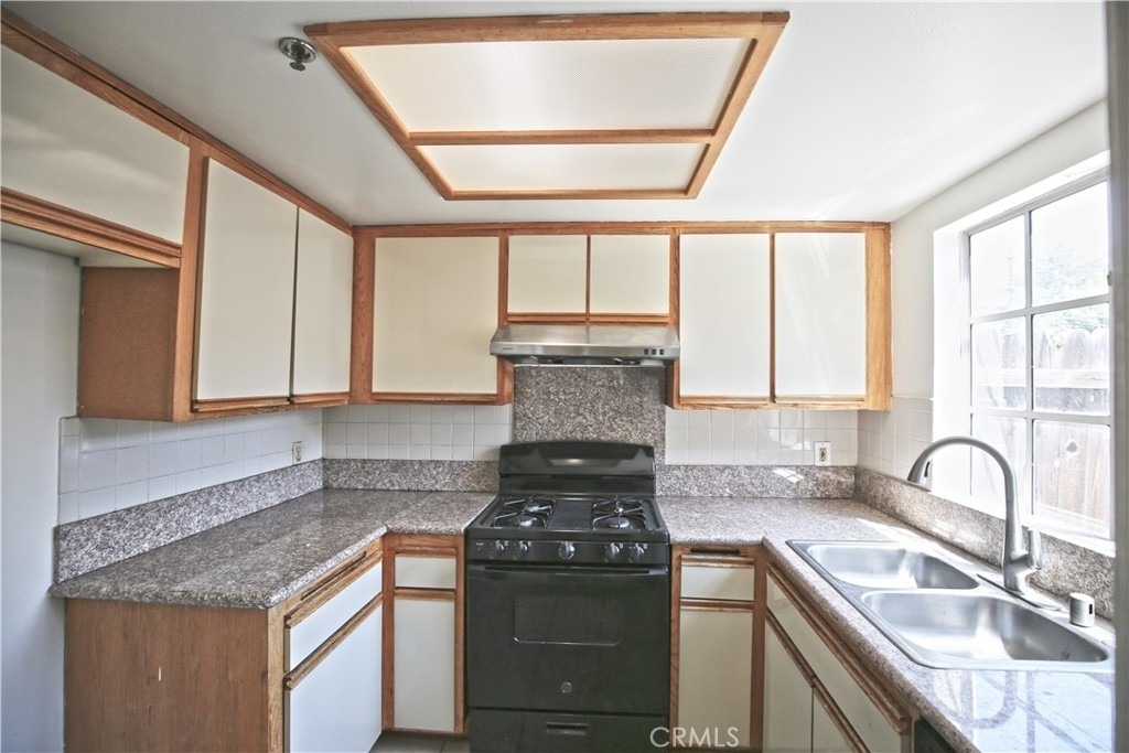 1211 Huntington Drive - Photo 8