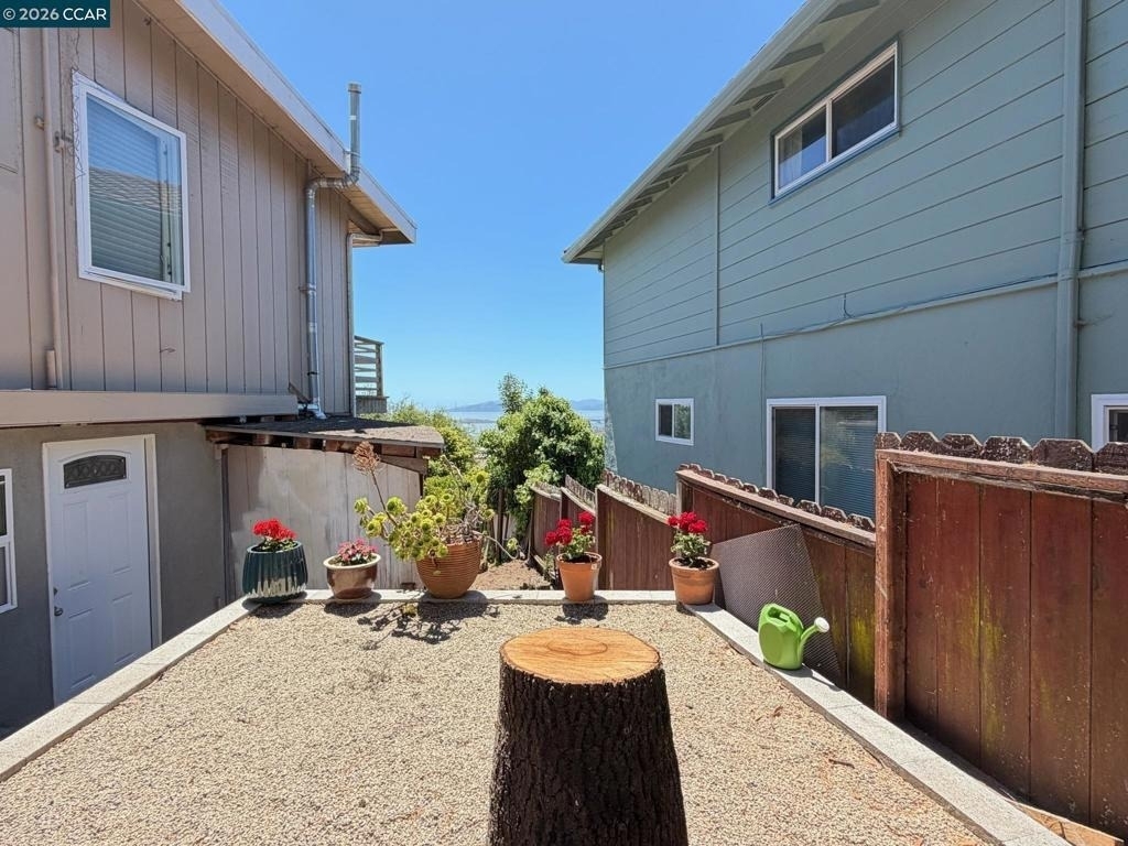 1417 Arlington Blvd - Photo 4