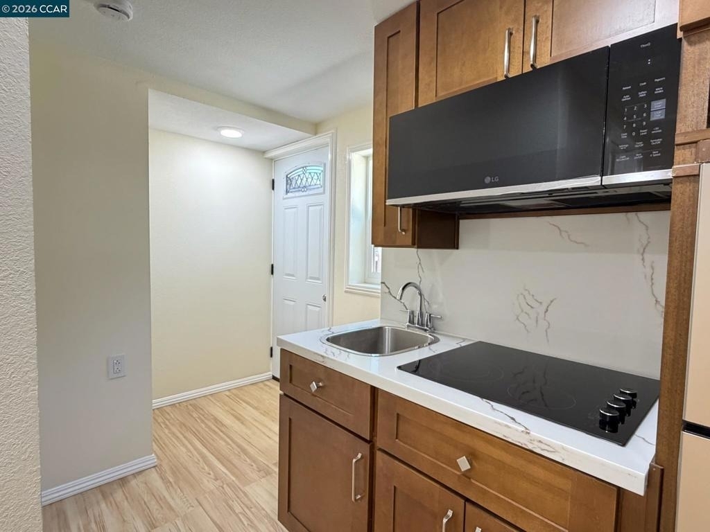 1417 Arlington Blvd - Photo 2