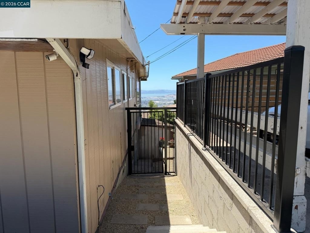 1417 Arlington Blvd - Photo 3