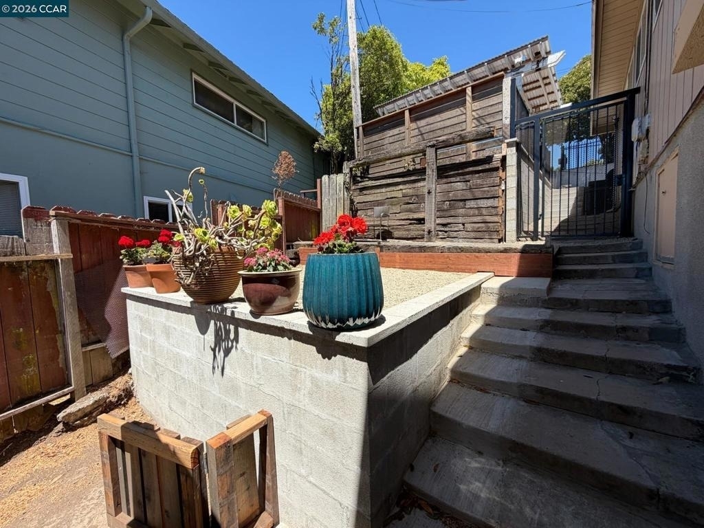 1417 Arlington Blvd - Photo 5