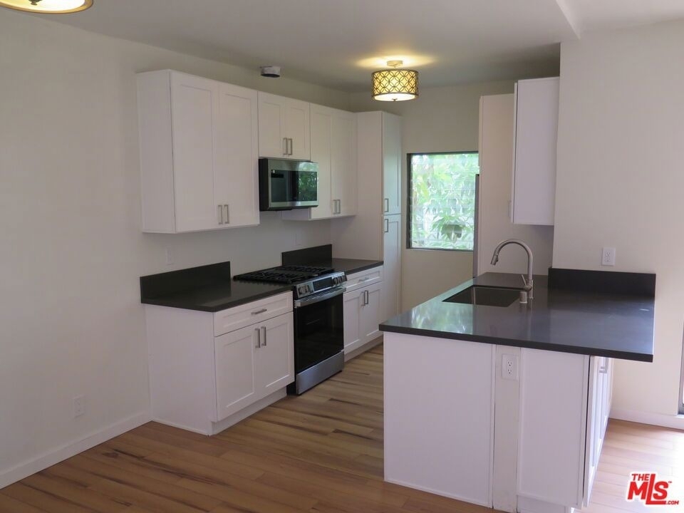 1022 N Croft Avenue - Photo 1