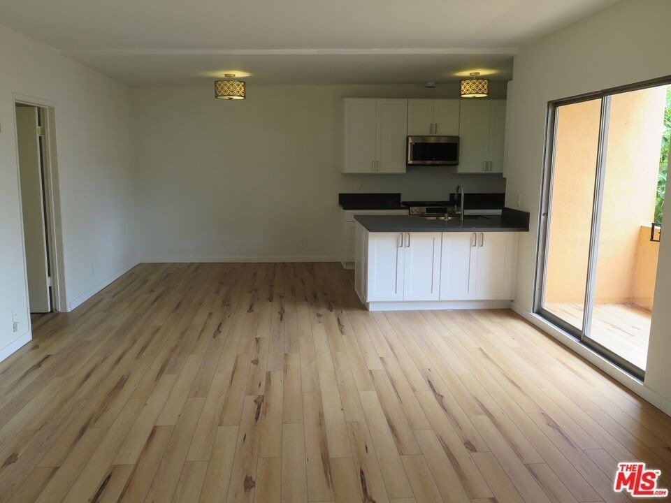 1022 N Croft Avenue - Photo 2
