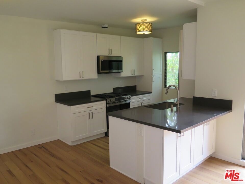 1022 N Croft Avenue - Photo 8